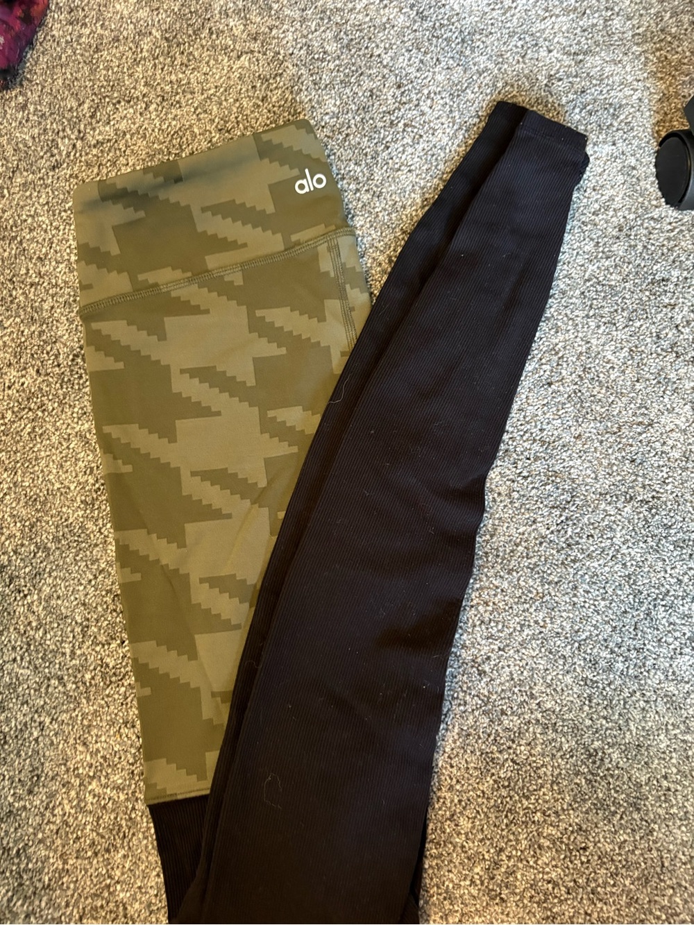 ALO Yoga Two-Tone Green & Black Leggings
